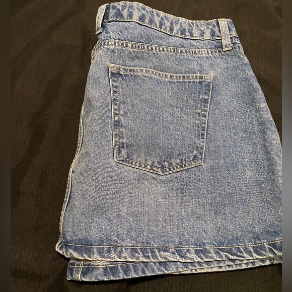 Wild Fable’s Women's Low-Rise Denim Mini Skirt - Medium Wash
Patches Size: 18 - Picture 11 of 11